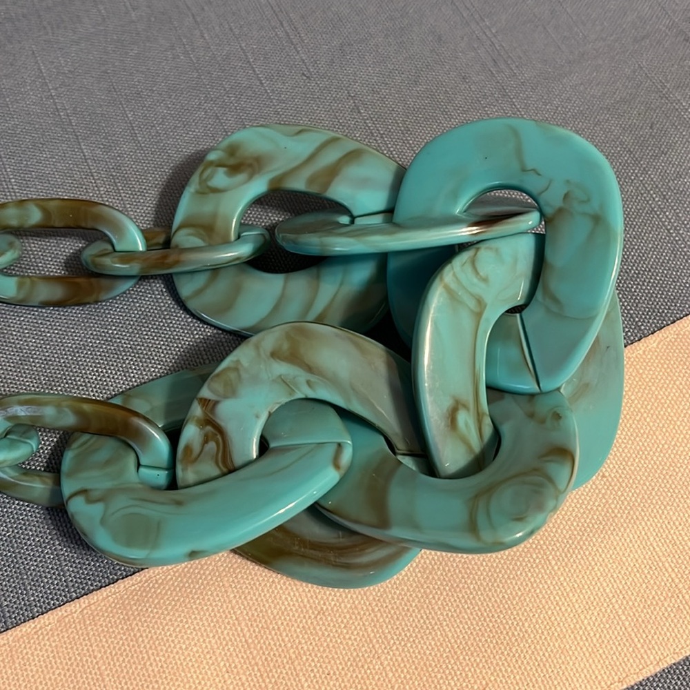 Turquoise color statement loop necklace - Picture 7 of 9
